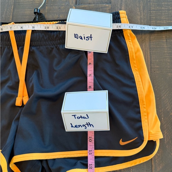 Nike women’s athletic shorts charcoal grey size large - Picture 3 of 5